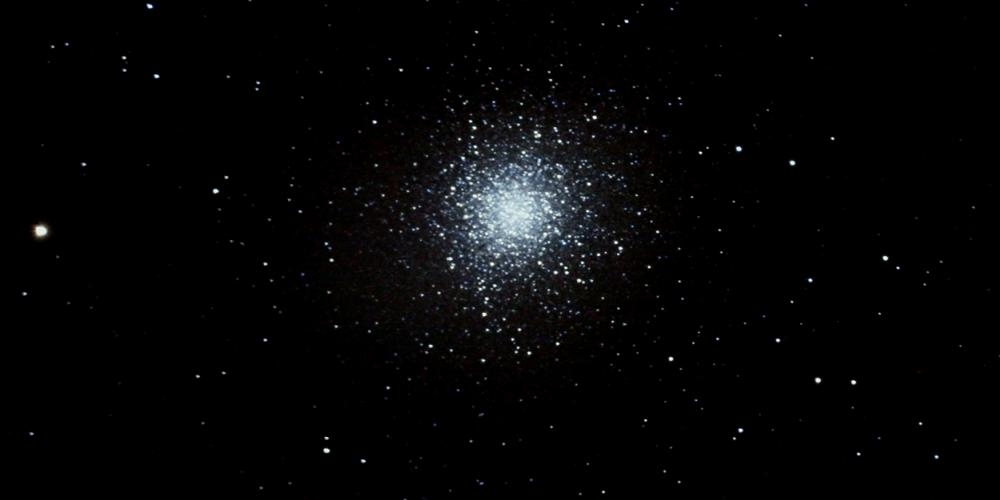 De bolvormige sterrenhoop M 13