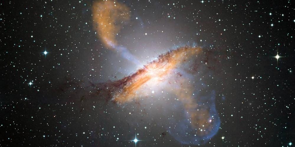 Het bekende radiosterrenstelsel Centaurus A