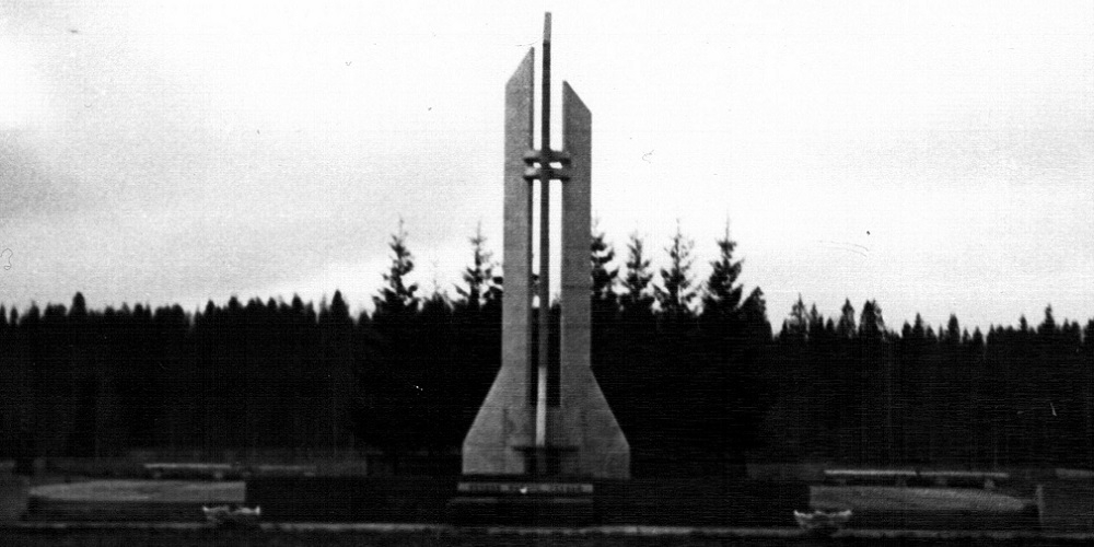 Een herdenkingsmonument op de Plesetsk lanceerbasis. 