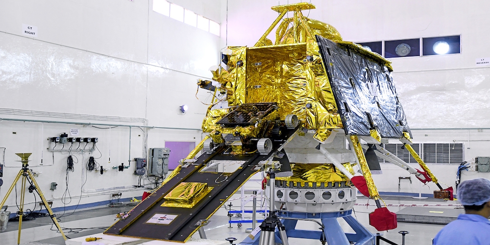 De Chandrayaan-2 maanlander en maanrover worden klaargemaakt voor hun lancering.